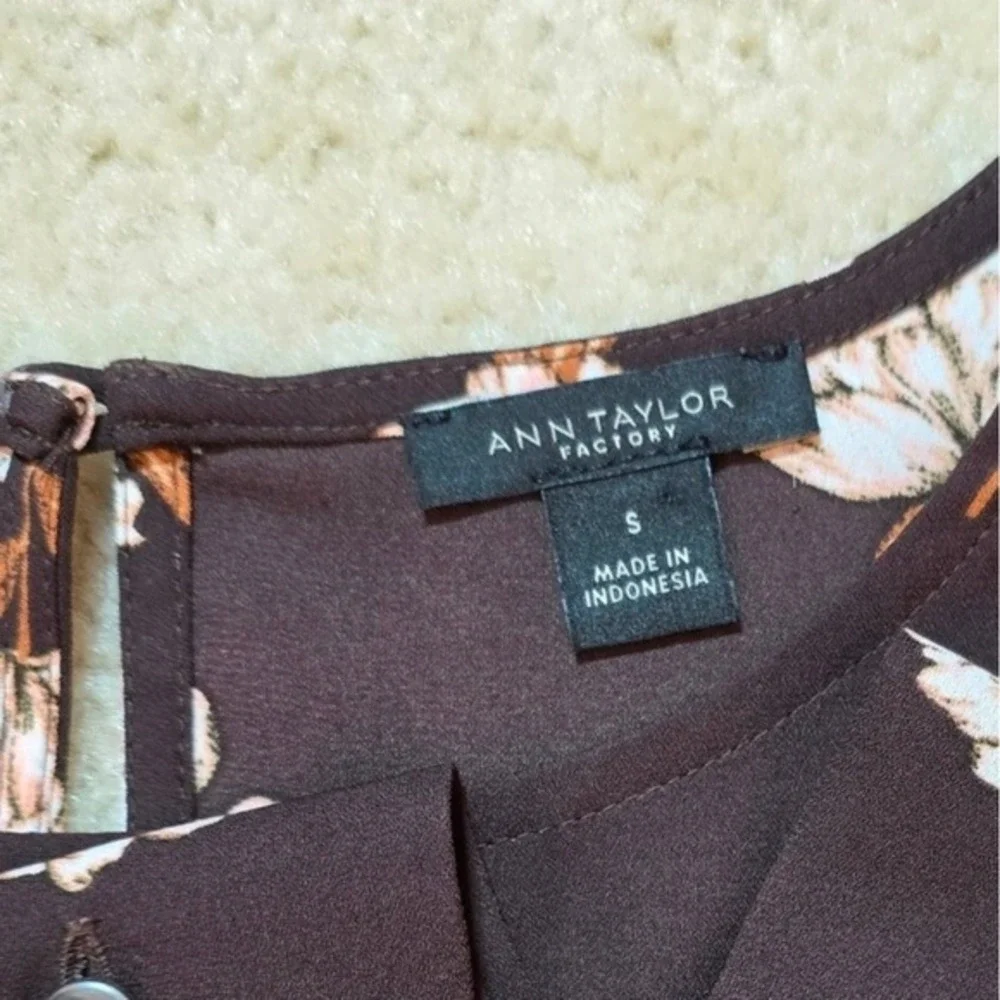 Ann Taylor Factory Chocolate Brown Floral Long Sleeve Blouse Keyhole Back Small - Picture 6 of 7